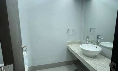 R81 - 3BR Unit For Lease In The Residences At Greenbelt