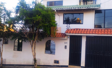 Venta- Hermosa vivienda ubicada en una excelente zona de alta plusvalía, con todas las comodidades modernas/24urb43