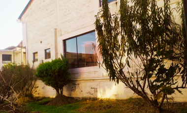 Venta- Hermosa vivienda ubicada en una excelente zona de alta plusvalía, con todas las comodidades modernas/24urb43