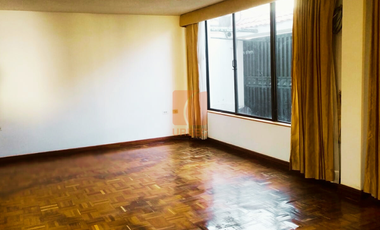 Venta- Hermosa vivienda ubicada en una excelente zona de alta plusvalía, con todas las comodidades modernas/24urb43