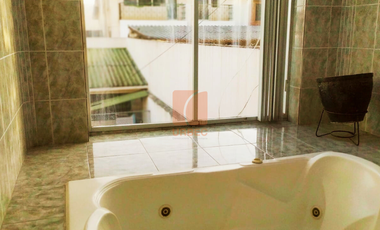 Venta- Hermosa vivienda ubicada en una excelente zona de alta plusvalía, con todas las comodidades modernas/24urb43