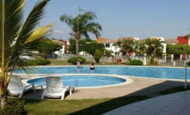 HERMOSA CASA EN FRACCIONAMIENTO CERCA DEL AEROPUERTO