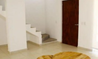 HERMOSA CASA EN FRACCIONAMIENTO CERCA DEL AEROPUERTO