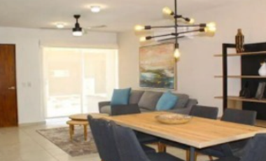 HERMOSA CASA EN FRACCIONAMIENTO CERCA DEL AEROPUERTO