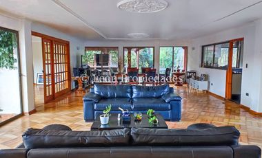 Leon Propiedades vende gran parcela con casa en Fundo Monterrey, Curacaví.