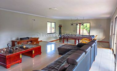 Leon Propiedades vende gran parcela con casa en Fundo Monterrey, Curacaví.