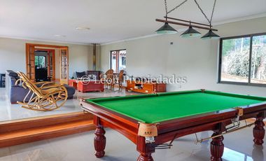 Leon Propiedades vende gran parcela con casa en Fundo Monterrey, Curacaví.