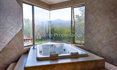 Leon Propiedades vende gran parcela con casa en Fundo Monterrey, Curacaví.