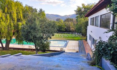 Leon Propiedades vende gran parcela con casa en Fundo Monterrey, Curacaví.