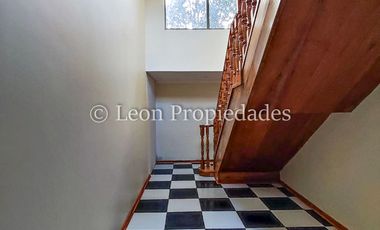 Leon Propiedades vende gran parcela con casa en Fundo Monterrey, Curacaví.