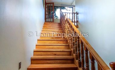 Leon Propiedades vende gran parcela con casa en Fundo Monterrey, Curacaví.