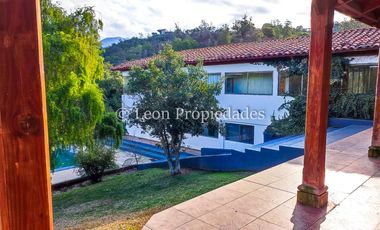 Leon Propiedades vende gran parcela con casa en Fundo Monterrey, Curacaví.