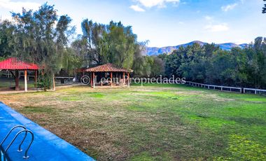 Leon Propiedades vende gran parcela con casa en Fundo Monterrey, Curacaví.