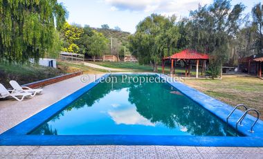 Leon Propiedades vende gran parcela con casa en Fundo Monterrey, Curacaví.