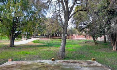 Leon Propiedades vende gran parcela con casa en Fundo Monterrey, Curacaví.