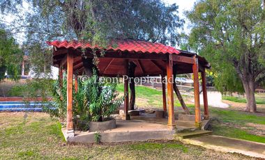 Leon Propiedades vende gran parcela con casa en Fundo Monterrey, Curacaví.