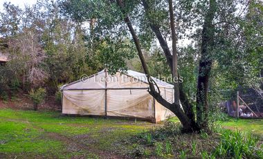 Leon Propiedades vende gran parcela con casa en Fundo Monterrey, Curacaví.