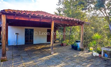 Leon Propiedades vende gran parcela con casa en Fundo Monterrey, Curacaví.