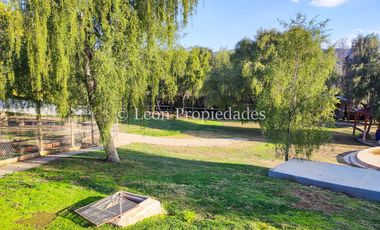 Leon Propiedades vende gran parcela con casa en Fundo Monterrey, Curacaví.