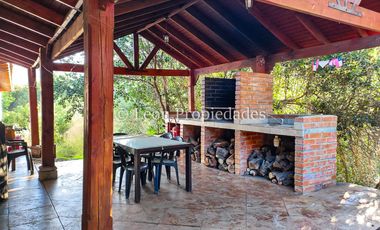 Leon Propiedades vende gran parcela con casa en Fundo Monterrey, Curacaví.