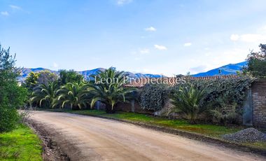 Leon Propiedades vende gran parcela con casa en Fundo Monterrey, Curacaví.