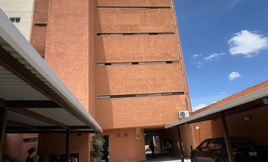 RR_ 1110. Edificio en Venta en Loma Verde de 5 niveles y 10 cocheras. A media calle de Cordillera de los Alpes.