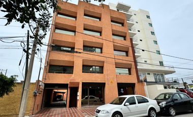 RR_ 1110. Edificio en Venta en Loma Verde de 5 niveles y 10 cocheras. A media calle de Cordillera de los Alpes.