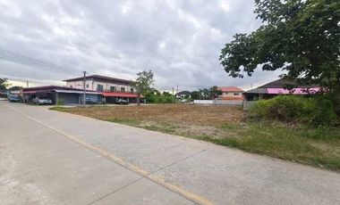 Land for sale, San Kamphaeng. Near Louis intersection Next to the road on two sides, 188 sq m./18,000 baht.