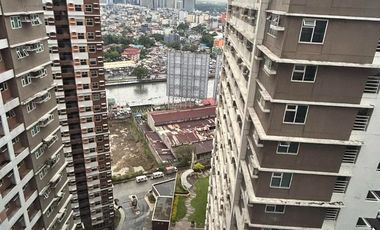 24P, One Gateway Place Condominium Pioneer Corner Cybergate