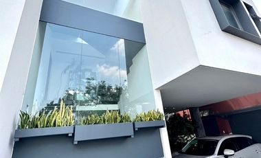 ESPECTACULAR Y MODERNA CASA EN CUAJIMALPA