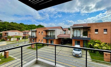 Extraordinaria casa remodelada en Mukava del Valle con Jacuzzi. Cerritos. Pereira - Colombia.