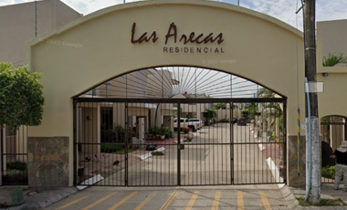 HERMOSA CASA EN FRACCIONAMIENTO MUY CERCA DEL AEROPUERTO, CENTROS COMERCIALES, Y VÍAS DE COMUNICACIÓN