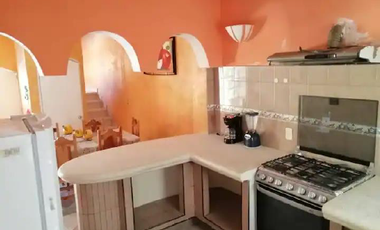 ACOGEDORA CASA EN LA PAZ MUY BIEN UBICADA
