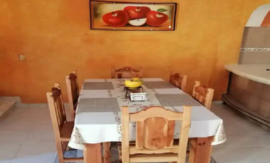 ACOGEDORA CASA EN LA PAZ MUY BIEN UBICADA