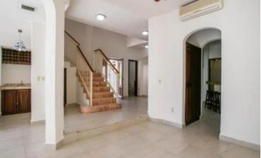 MUY AMPLIA CASA EN VALLARTA CERCA DE LA PLAYA DE TULES