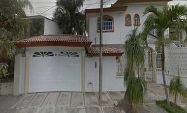 MUY AMPLIA CASA EN VALLARTA CERCA DE LA PLAYA DE TULES