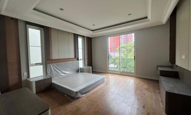 Disewakan Tahunan Rumah Baru Siap Huni di South Grove, Lebak Bulus, Full Furnished