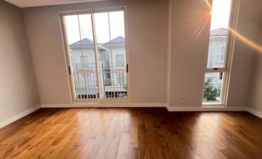 Disewakan Tahunan Rumah Baru Siap Huni di South Grove, Lebak Bulus, Full Furnished