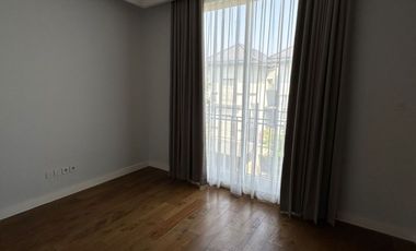 Disewakan Tahunan Rumah Baru Siap Huni di South Grove, Lebak Bulus, Full Furnished