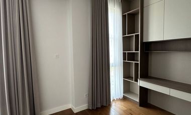 Disewakan Tahunan Rumah Baru Siap Huni di South Grove, Lebak Bulus, Full Furnished