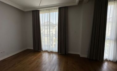 Disewakan Tahunan Rumah Baru Siap Huni di South Grove, Lebak Bulus, Full Furnished