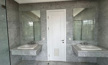 Disewakan Tahunan Rumah Baru Siap Huni di South Grove, Lebak Bulus, Full Furnished