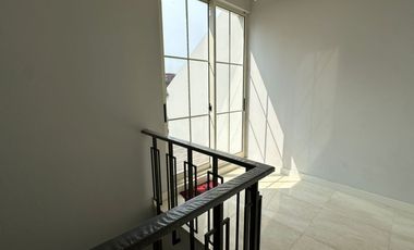 Disewakan Tahunan Rumah Baru Siap Huni di South Grove, Lebak Bulus, Full Furnished