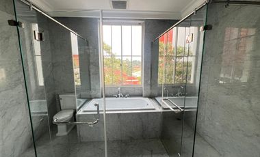 Disewakan Tahunan Rumah Baru Siap Huni di South Grove, Lebak Bulus