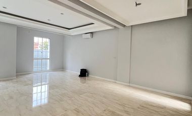 Disewakan Tahunan Rumah Baru Siap Huni di South Grove, Lebak Bulus