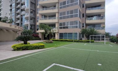 En alquiler exclusivo departamento planta baja ubicado en la urbanización Tenis Club, Edificio Río Porto.