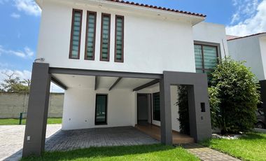CASA EN RENTA EN METEPEC TERENTIA CERCA DEL CLUB SPORTIKA SEGURIDAD.