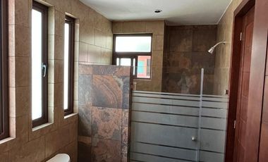 CASA EN RENTA EN METEPEC TERENTIA CERCA DEL CLUB SPORTIKA SEGURIDAD.