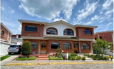 SE VENDE CASA DE 4 DORMITORIOS EN CONJUNTO PRIVADO SECTOR LA ARMENIA 2 - VALLE DE LOS CHILLOS
