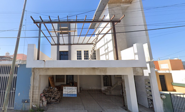 HERMOSA CASA EN REMODELACIÓN ZONA TRAQUINQUILA A MEDIA HORA DE LA PLAYA.